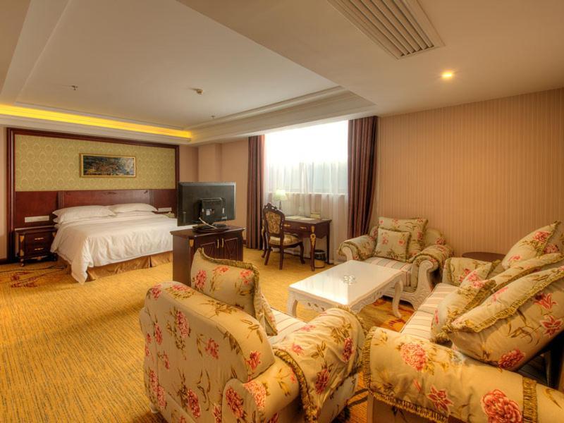 סונג ג'יאנג Vienna Hotel Shanghai Happy Valley מראה חיצוני תמונה